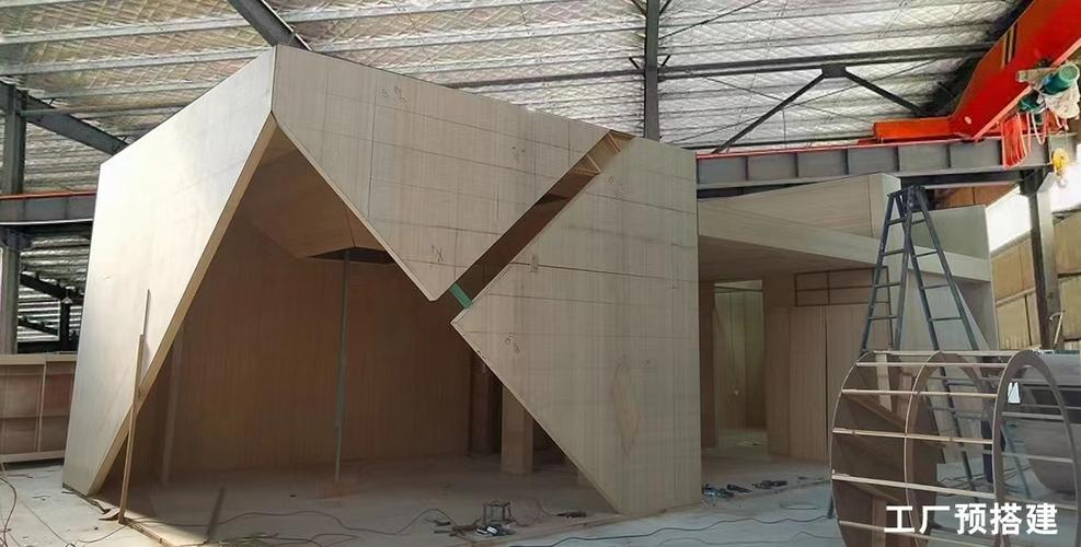 方学明,公司经营范围包括:旅游开发项目策划咨询;环境卫生